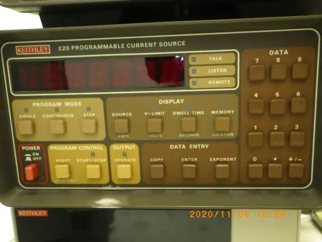 ケースレイ Keithley 220 外観写真(1/2)