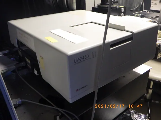 島津製作所 Shimadzu UV-2450 外観写真(1/2)