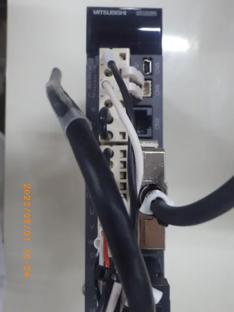 三菱電機 Mitsubishi MR-J3-20A1 外観写真(1/2)