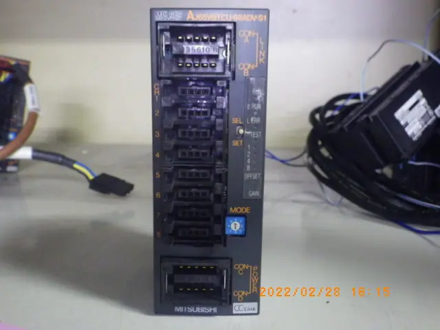 三菱電機 Mitsubishi AJ65VBTCU-68ADV-S1 外観写真(1/2)