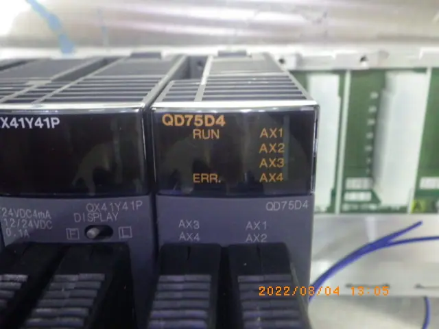 三菱電機 Mitsubishi QD75D4 外観写真(1/2)