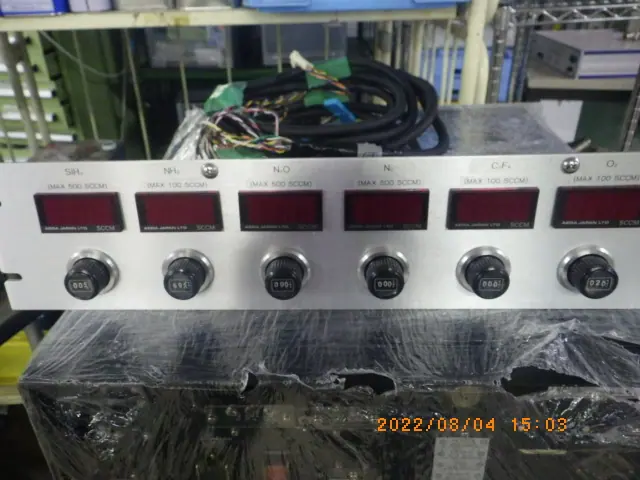 Aera マスフローコントローラー表示器 外観写真(1/2)