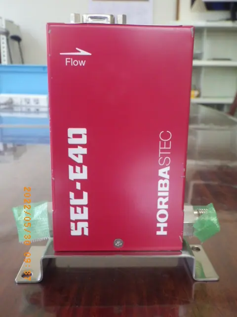堀場エステック Stec SEC-E40 外観写真(1/2)
