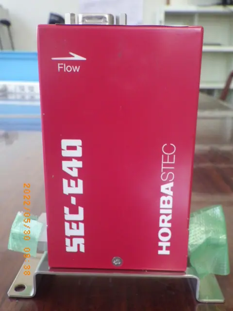 堀場エステック Stec SEC-E40 外観写真(1/2)