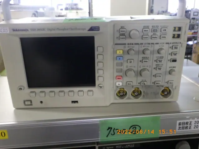 テクトロニクス Tektronix TDS3052C 外観写真(1/2)