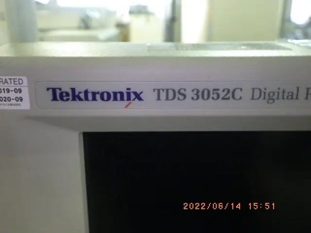 テクトロニクス Tektronix TDS3052C 銘板写真(2/2)