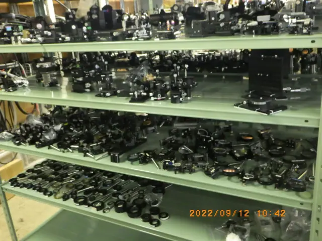 光学ステージ 外観写真(1/2)