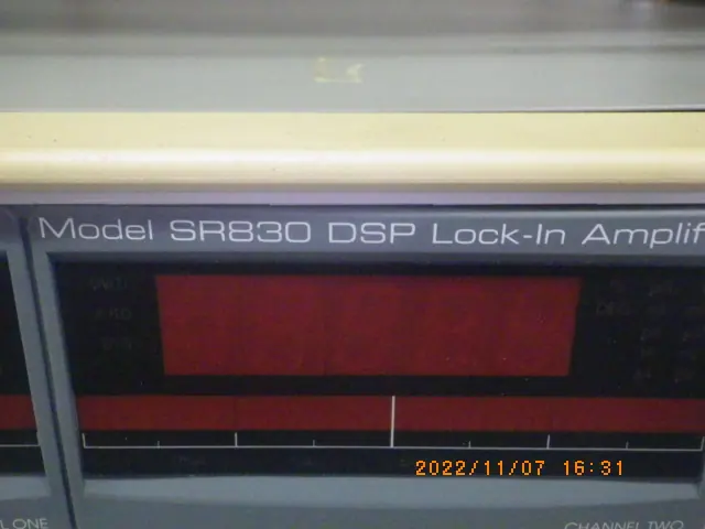 Stanford Research Systems(SRS) SR830 銘板写真(2/2)