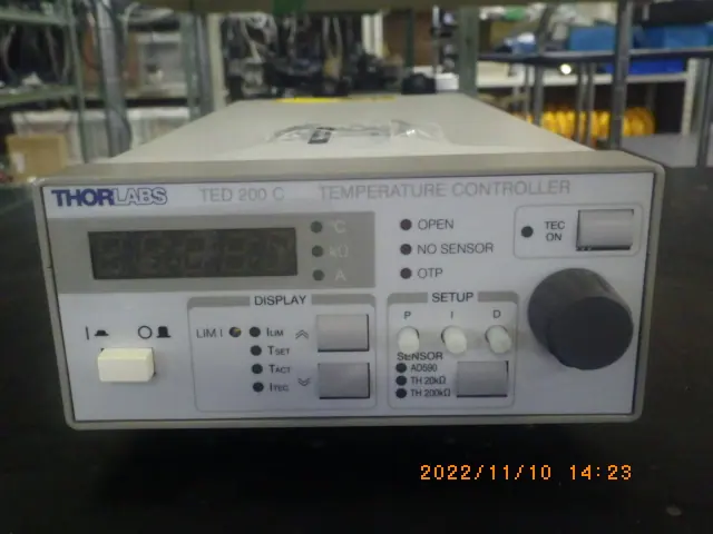 THORLABS TED200C 外観写真(1/2)