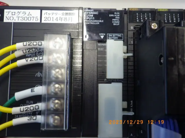 オムロン Omron SYSMAC CJ1M CPU11 外観写真(1/2)
