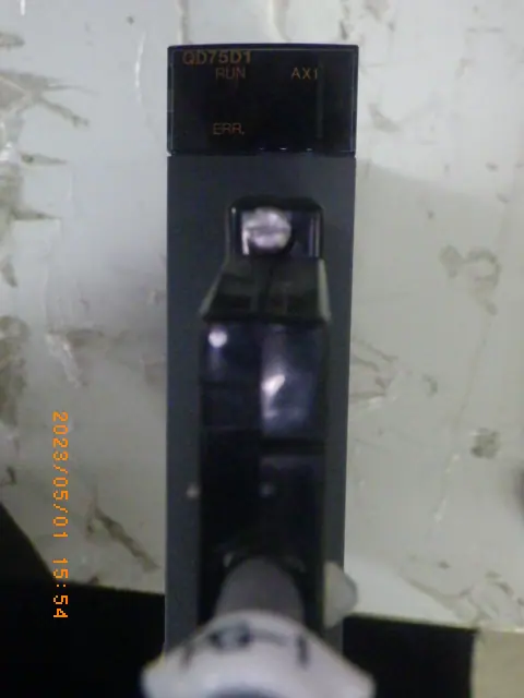 三菱電機 Mitsubishi QD75D1 外観写真(1/2)