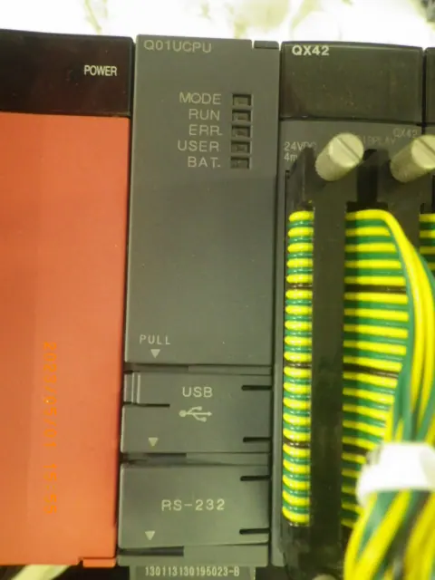 三菱電機 Mitsubishi Q01UCPU 外観写真(1/2)