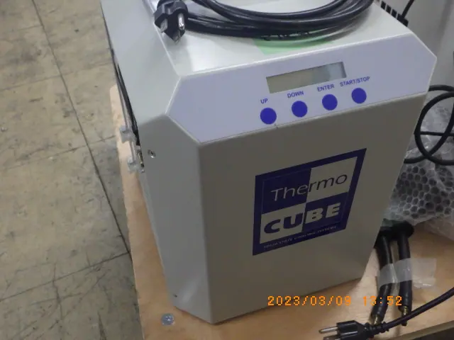 Thermocube Model 200-1C-3-CP 外観写真(1/2)