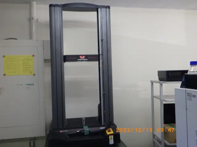インストロンINSTRON モデル5965 外観写真(1/2)
