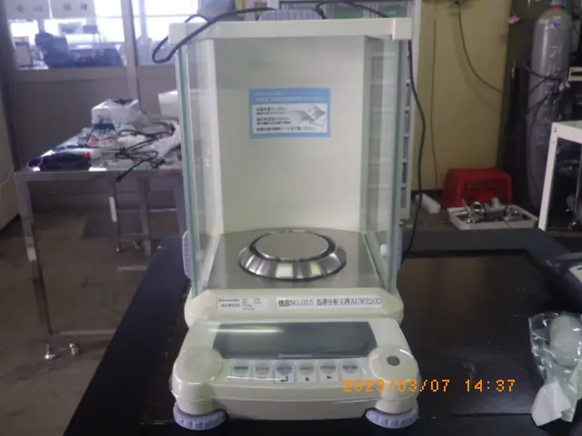 島津製作所 Shimadzu AUW320 外観写真(1/2)