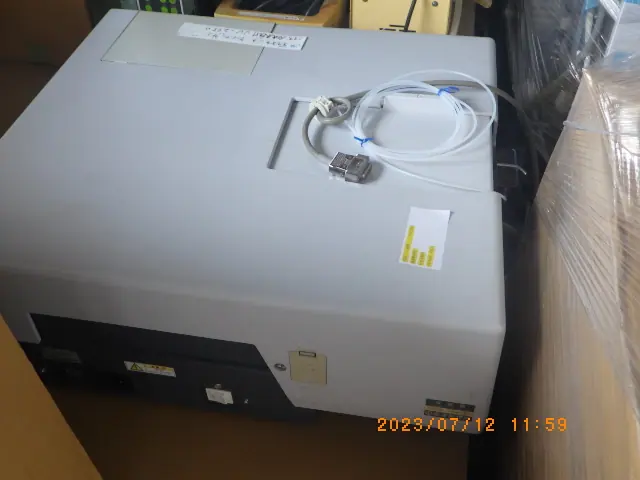 島津製作所 Shimadzu UV-2450 外観写真(1/2)