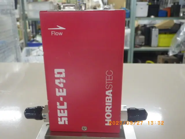 堀場エステック Stec SEC-E40 外観写真(1/2)