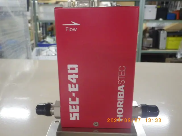 堀場エステック Stec SEC-E40 外観写真(1/2)
