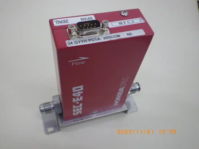 堀場エステック Stec SEC-E40 外観写真(1/2)
