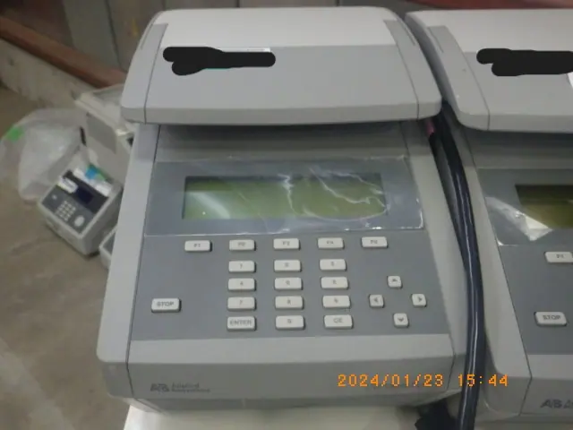 Applied Biosystems 2720 外観写真(1/2)