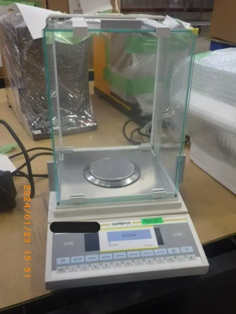 ザルトリウス Sartorius LA120S 外観写真(1/2)