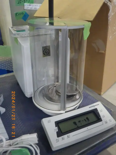 ザルトリウス Sartorius RC250S 外観写真(1/2)