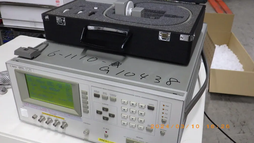キーサイト(HP/アジレント) Keysight 4284A 外観写真(1/2)