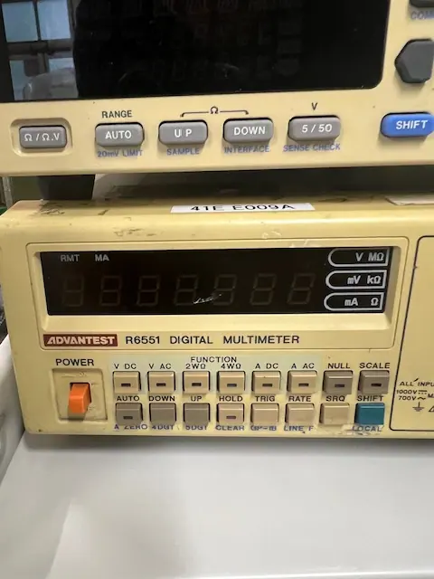 アドバンテスト/ADC Advantest R6551 銘板写真(2/2)