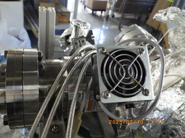 バリアン Varian TV81-M PUMP 外観写真(1/2)