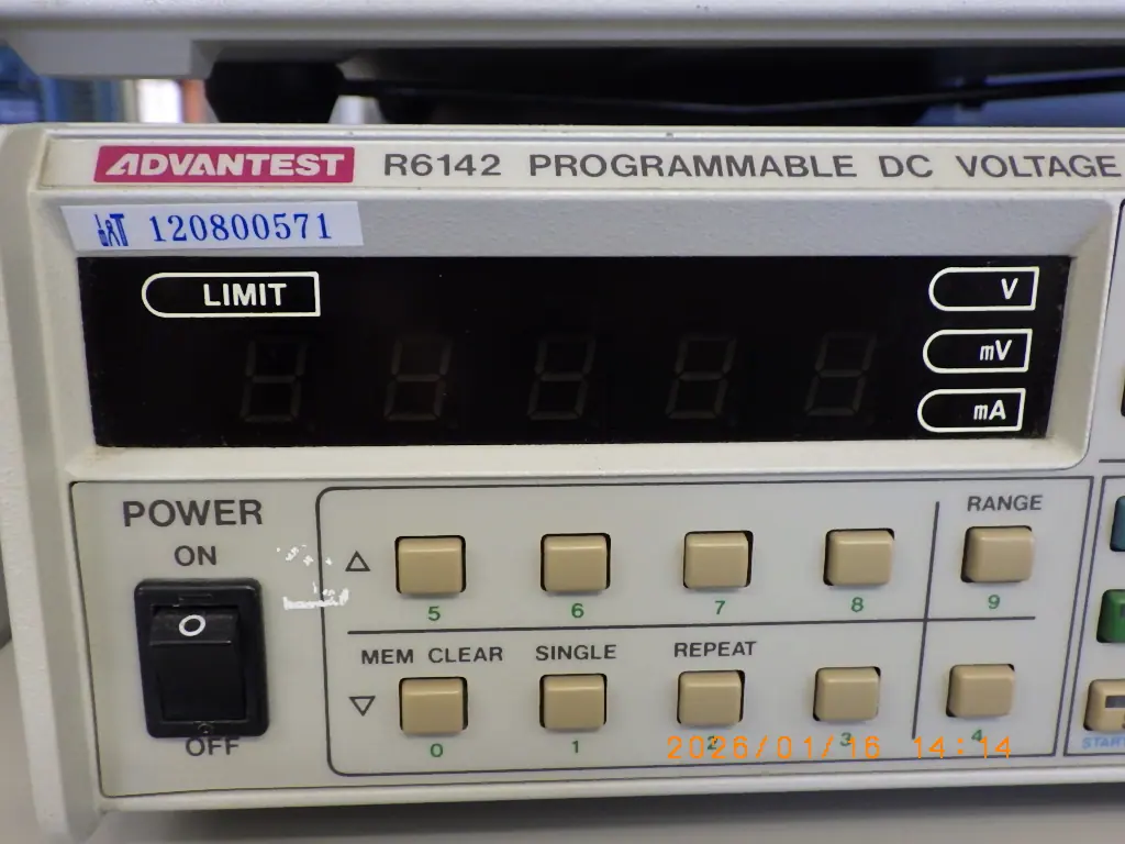 アドバンテスト/ADC Advantest R6142 銘板写真(2/2)